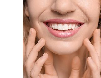 Daha mutlu bir gülümsemeye sahip olmanız için ağız ve diş sağlığınıza gereken önemi veriyoruz.