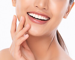 Dai l'importanza necessaria alla tua salute orale e dentale per un sorriso più felice.